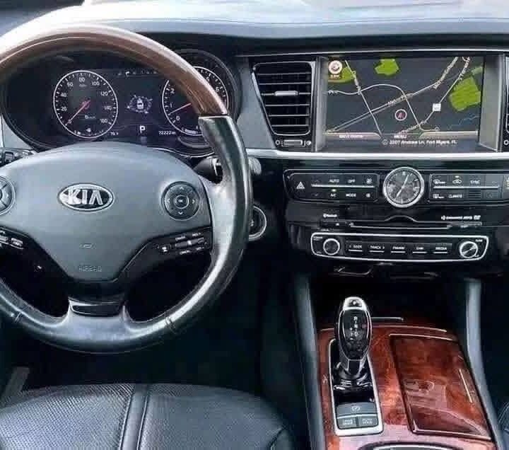 2015 Kia K900 Luxury V8 | Clean Title | 72K Miles | Financing